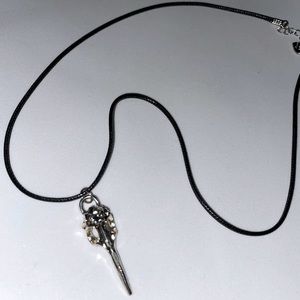 4/10$ NEW Raven Skull Necklace (Bronze)